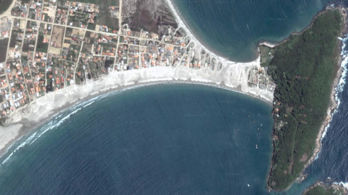 Imagem de sat&eacute;lite mostra crescimento de Palho&ccedil;a entre 2004 e 2025