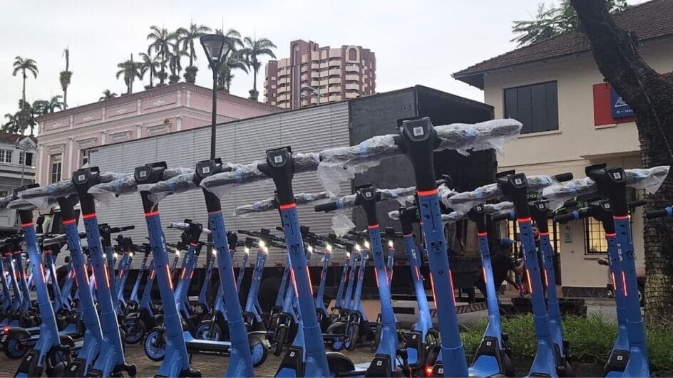 Patinetes elétricos Joinville, patinetes azuis em Joinville