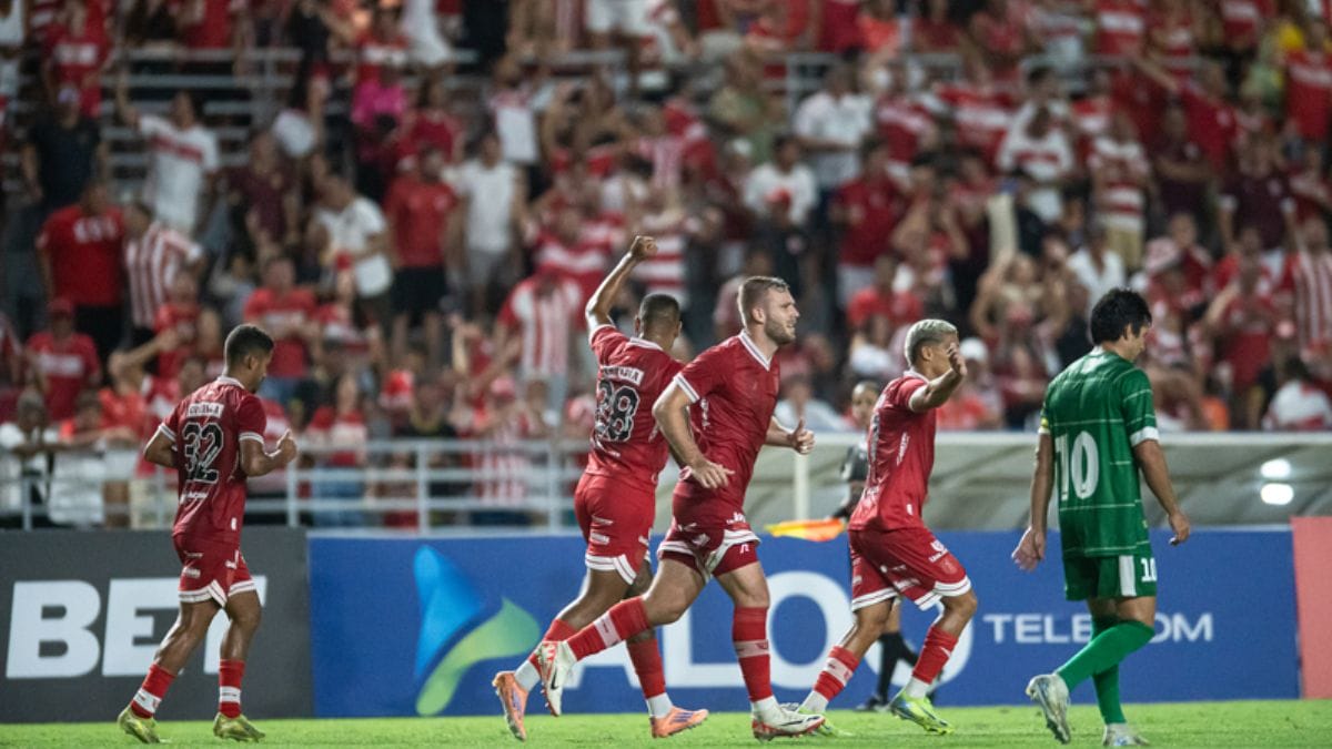 Times se enfrentam pelo Campeonato Alagoano (Foto: Francisco Cedrim)