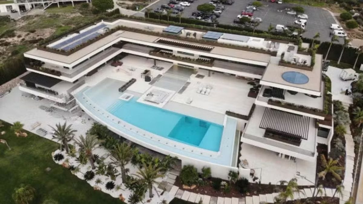 A mansão onde o craque Cristiano Ronaldo pretende morar depois da aposentadoria (Foto: Reprodução)
