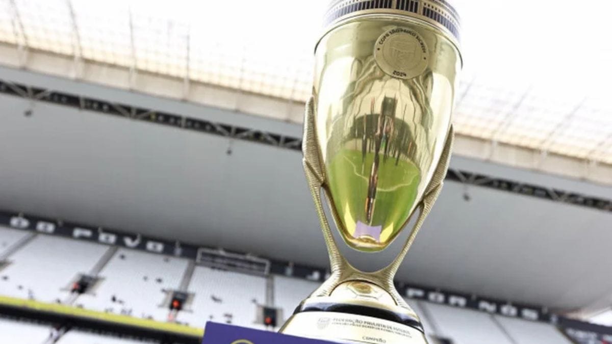 Troféu da Copinha (Foto: Rebeca Reis, FPF)