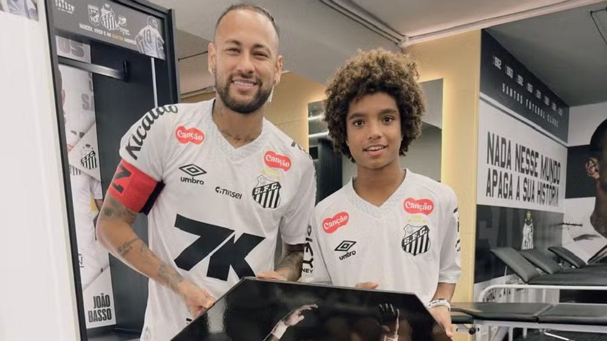Kauan Basile ao lado de Neymar, no Santos (Foto: Redes sociais, Reprodução)