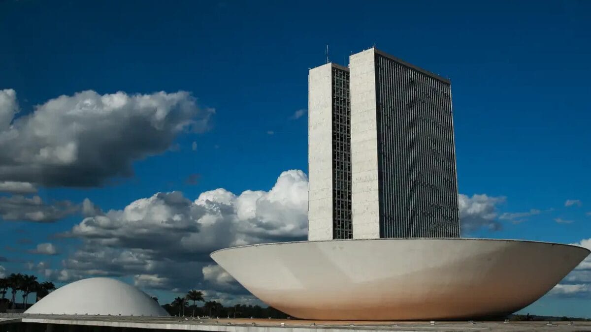 Quer ganhar R$ 30 mil por mês Câmara dos Deputados anuncia concurso com 70 oportunidades