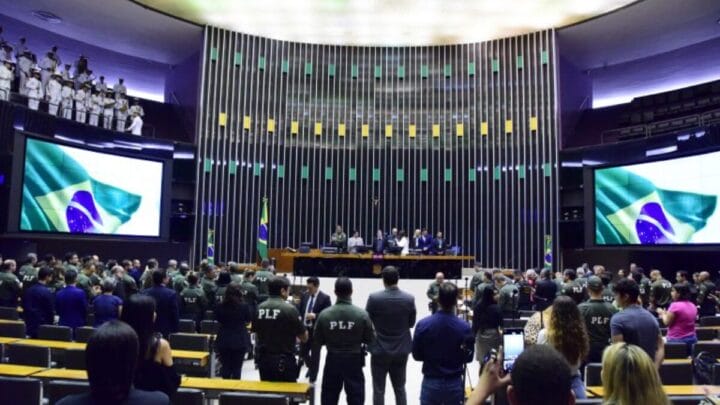 Salário de R$ 30 mil inscrições para concurso da Câmara dos Deputados terminam nesta segunda