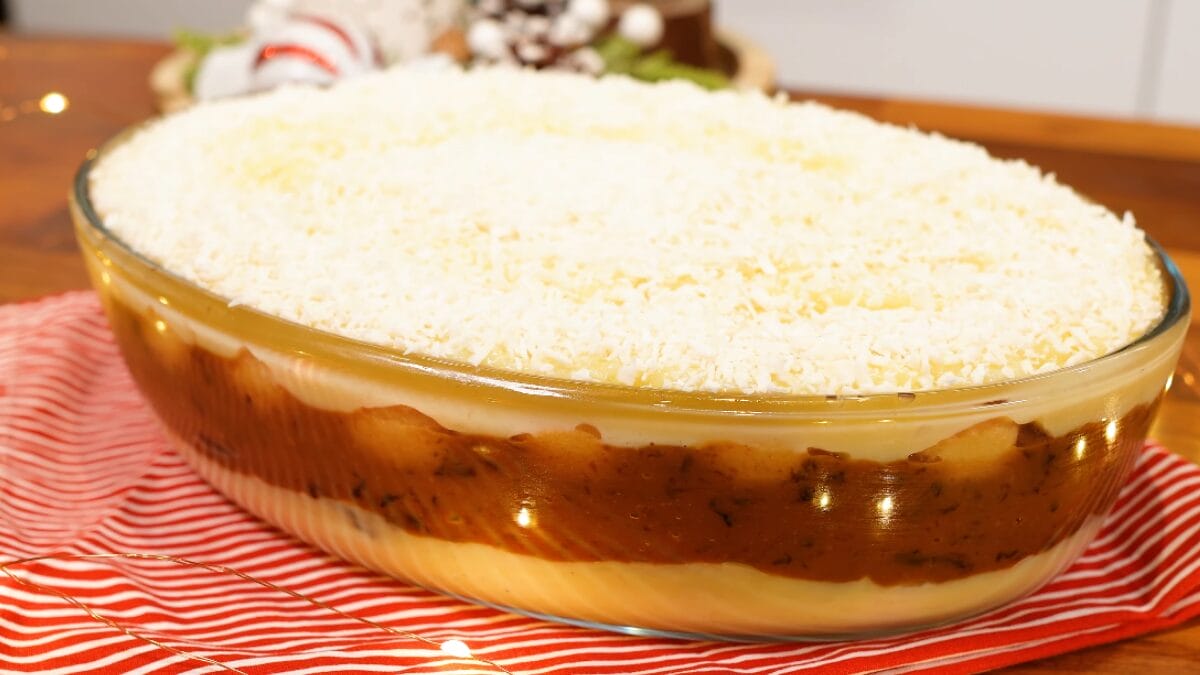 Surpreenda a todos com este pav&ecirc; de ameixa e coco, equilibrado, cremoso e muito f&aacute;cil de preparar. (Foto: Reprodu&ccedil;&atilde;o, Ana Zambrin)