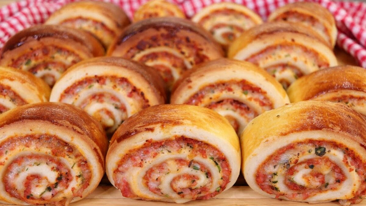 Transforme o lanche da tarde com este pão pizza caseiro, econômico e recheado com tudo o que você gosta (Foto: reprodução, Letícia Sweet Cake)
