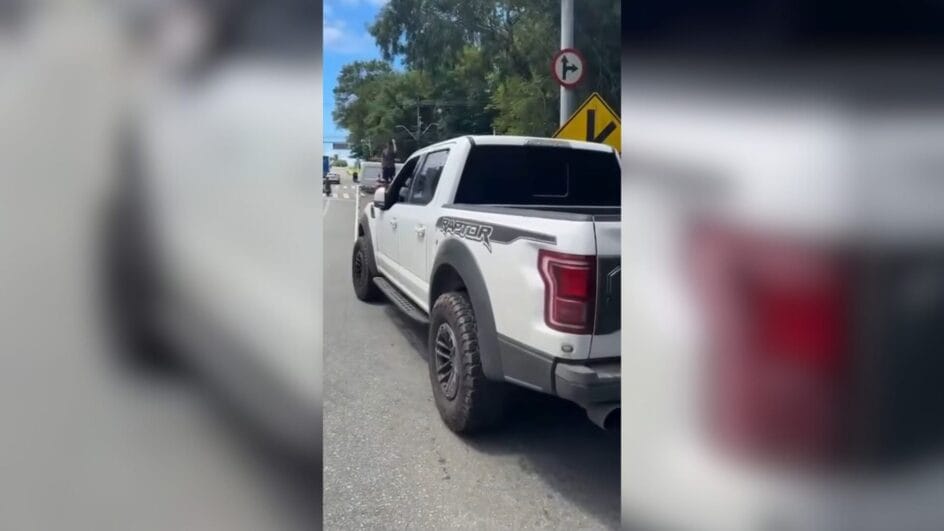 VÍDEO Picape argentina é flagrada com nove ocupantes na SC-404, em Florianópolis