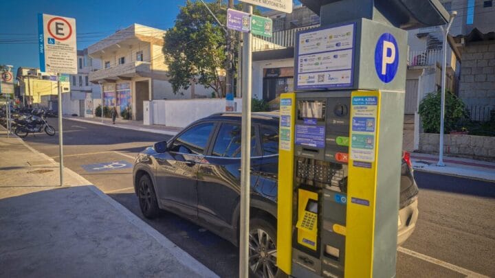 Tecnologia OCR/LPR garante identificação precisa dos veículos estacionados