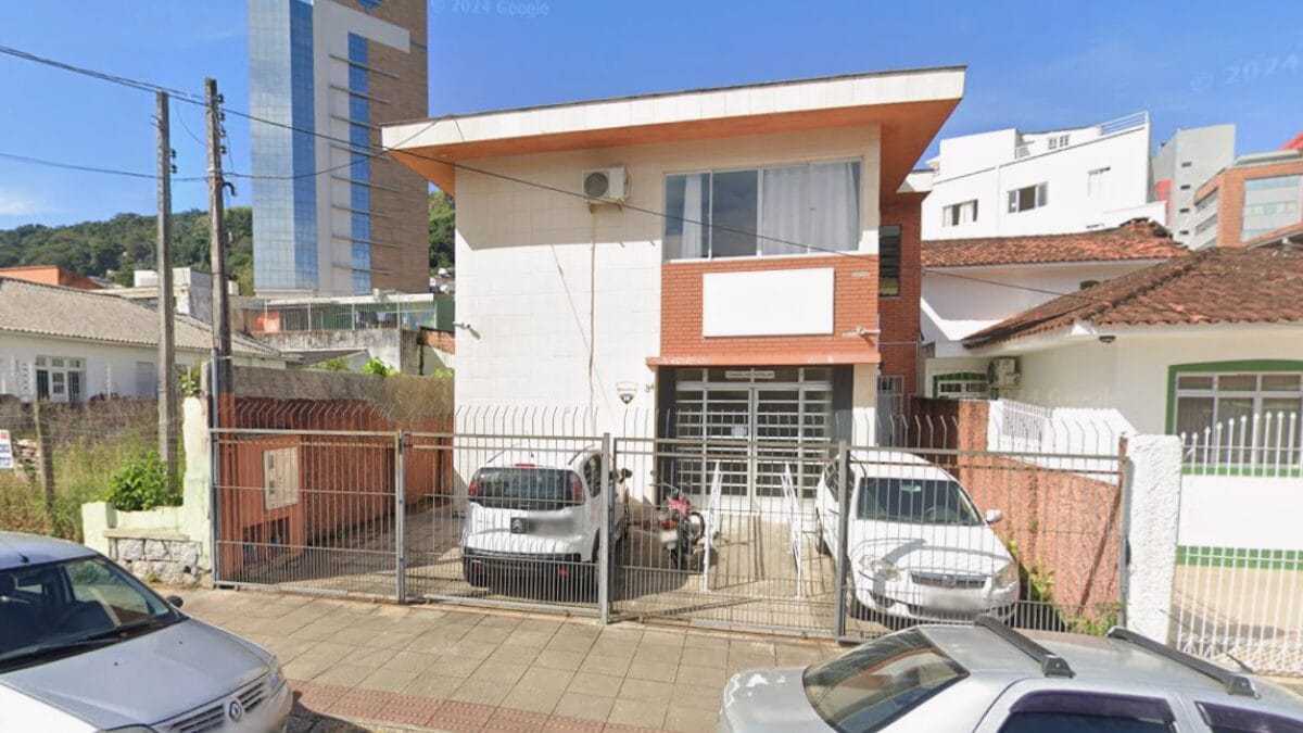 Sede fica localizada na Rua Júlio Moura (Foto: Google Street View, Reprodução)