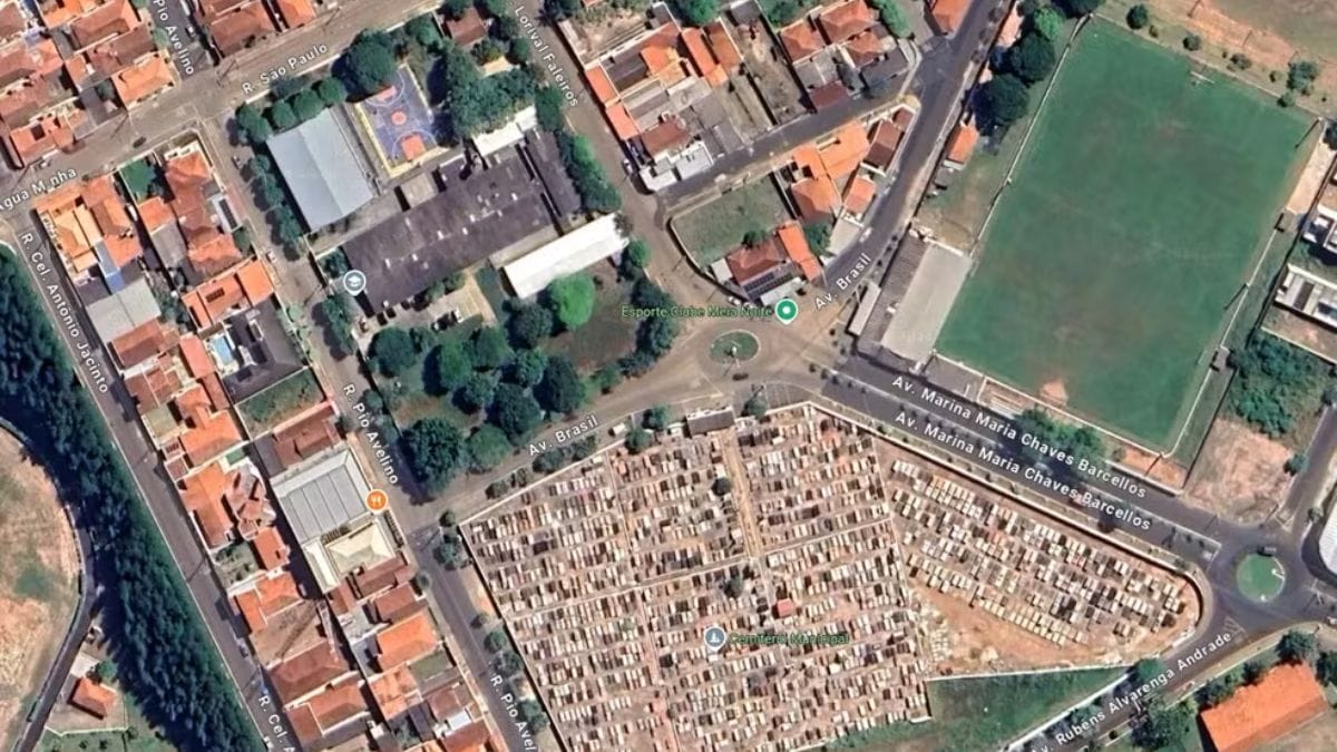 Est&aacute;dio do EC Meia-Noite, sede na Copinha, ao lado do cemit&eacute;rio da cidade