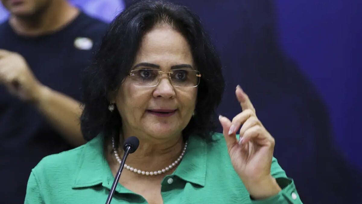 Damares expôs nomes convocados e convidados para prestar esclarecimentos na CPMI do INSS (Foto: Fabio Rodrigues-Pozzebom, Agência Brasil)