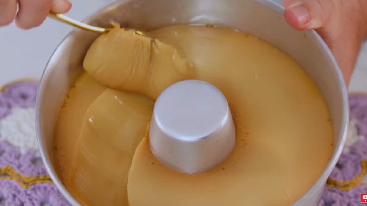 Doce de leite caseiro claro e cremoso feito sem panela de press&atilde;o