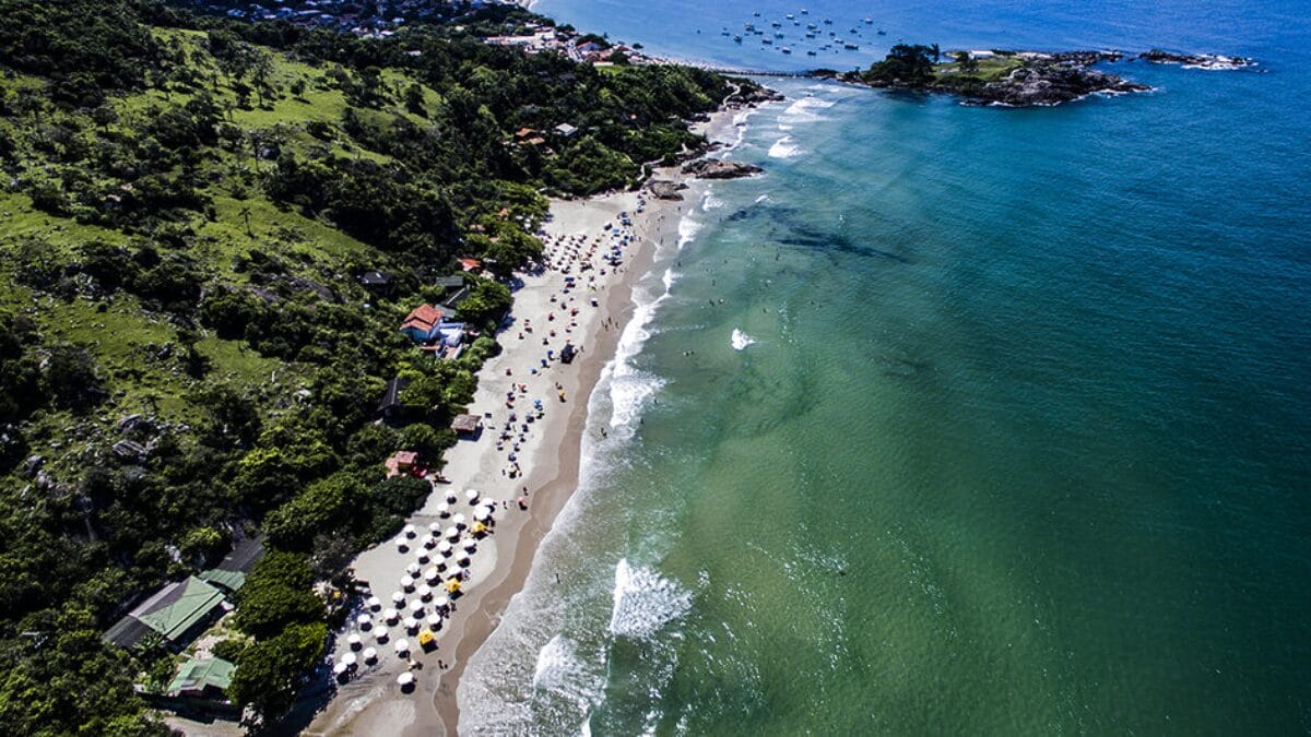 Praia do Matadeiro, em Florianópolis (Foto: Diogernes Pandini, Arquivo DC)