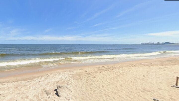Praia fica localizada em Olinda (Foto: Google Street View, Reprodução)
