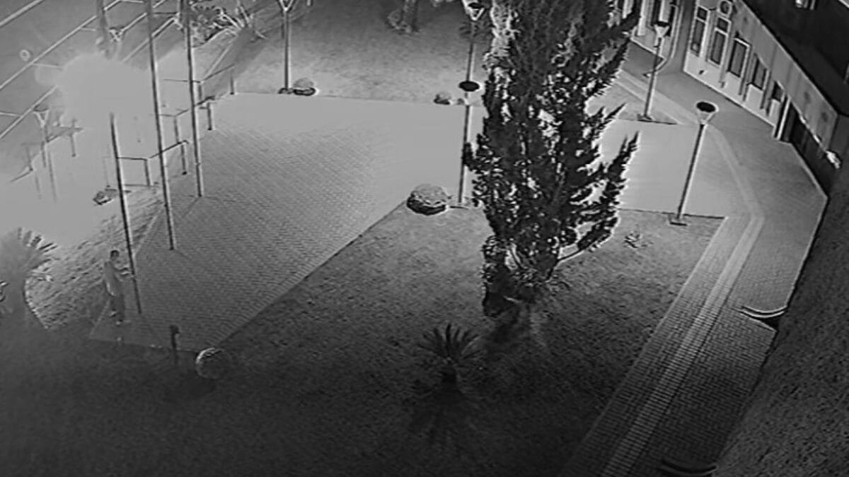 Bandeira de Xanxerê é furtada de mastro em frente à Prefeitura