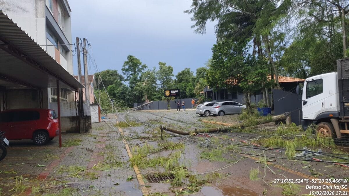 Vendaval em It&aacute;