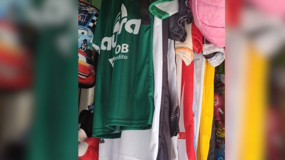 com&eacute;rcio de produtos esportivos falsificados