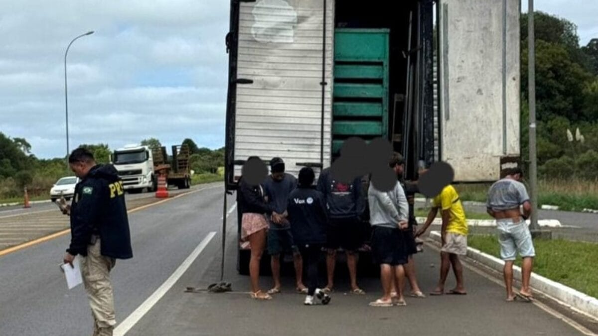 Trabalhadores na BR-282