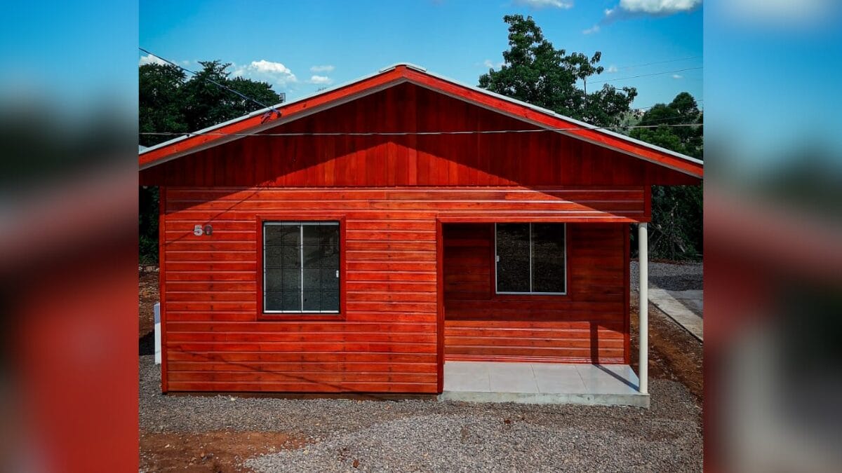 Famílias que viviam em áreas de risco recebem novas casas em Chapecó