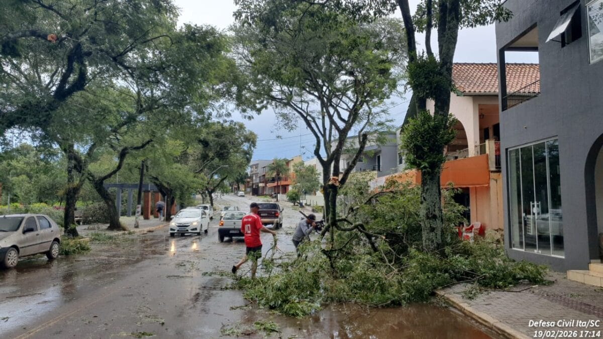 Vendaval em It&aacute;