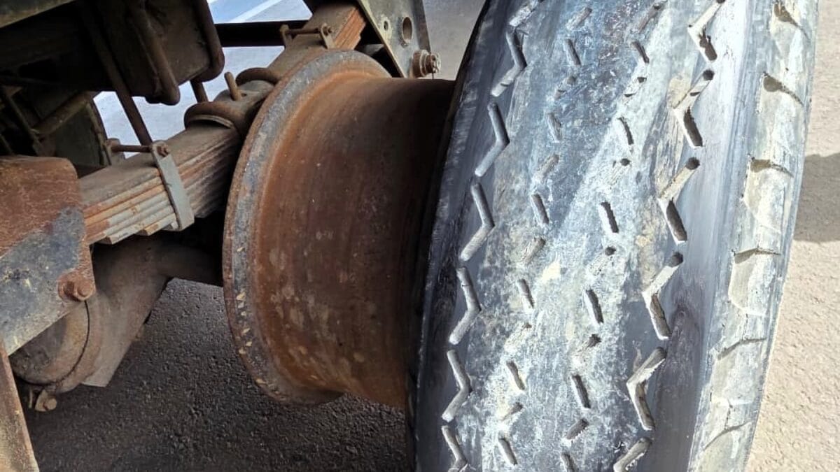 Trabalhadores na BR-282