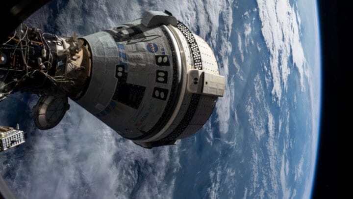 A espaçonave Starliner da Boeing, que lançou os astronautas Butch Wilmore e Suni Williams, da NASA, rumo à Estação Espacial Internacional