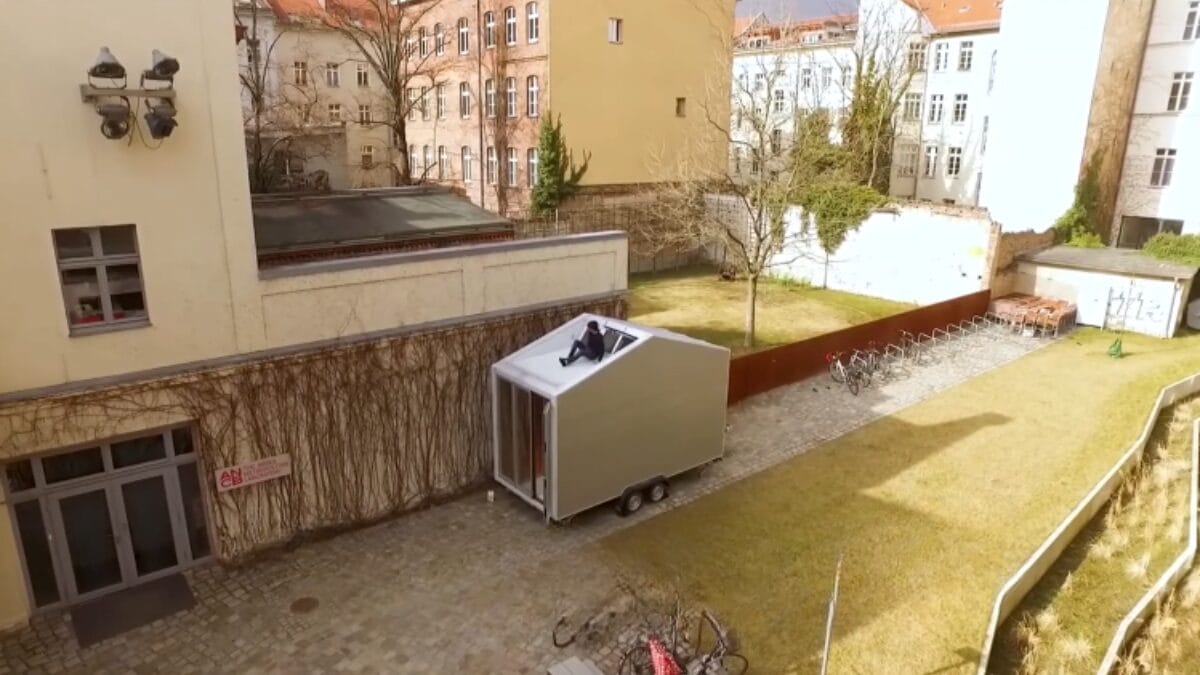 Arquiteto vive em uma casa de 9 metros quadrados que se move