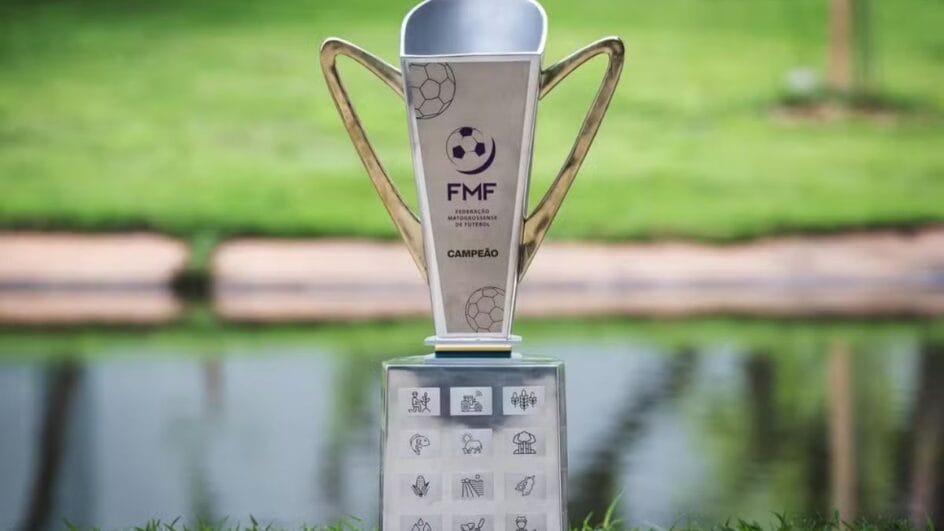 Troféu de campeão do Mato-grossense 2025 (Foto: Gil Gomes, FMF)