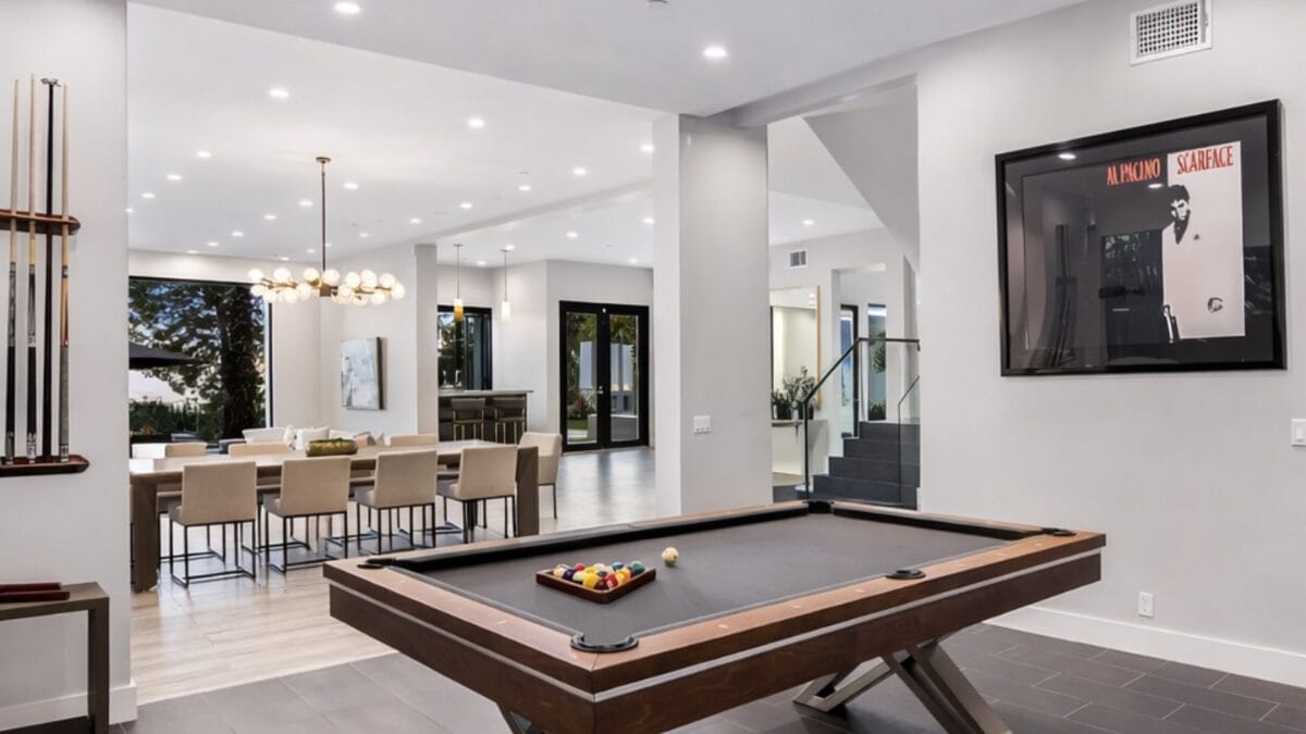 Como &eacute; a casa de Bady Bunny em Hollywood, na Calif&oacute;rnia