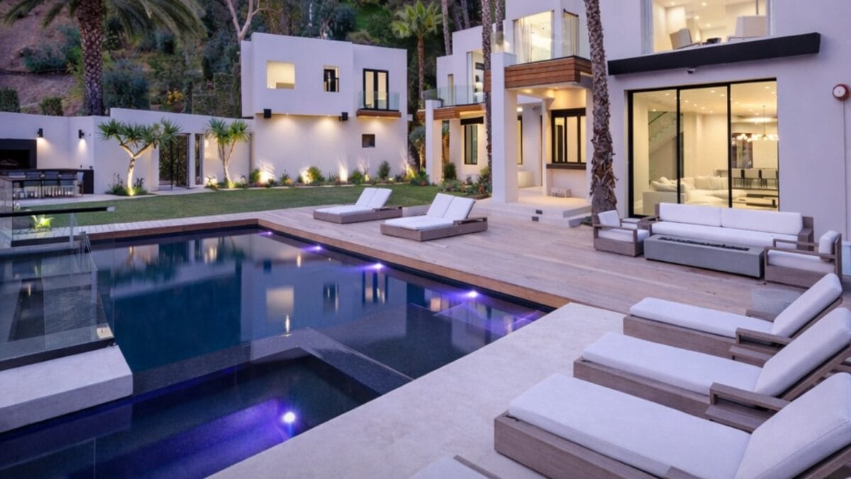 Como &eacute; a casa de Bady Bunny em Hollywood, na Calif&oacute;rnia