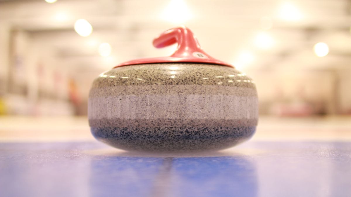 Pedras de curling são consideradas investimentos caros (Foto: Sigve Indregard, Wikimedia Commons)
