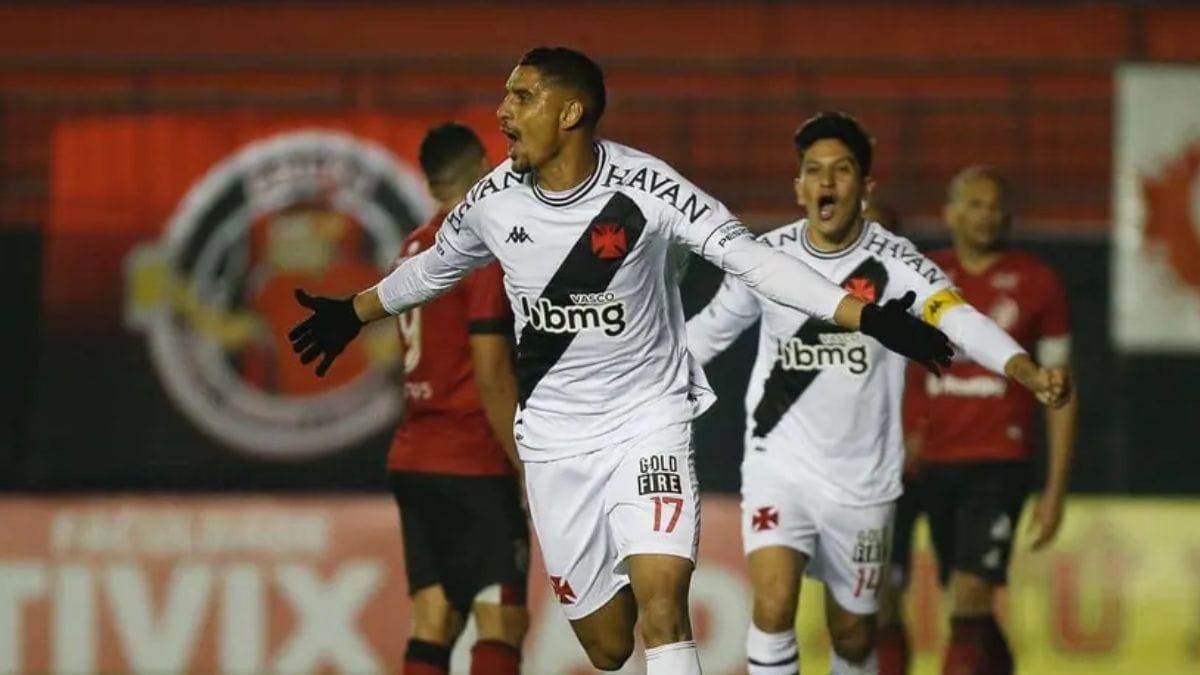 Daniel Amorim celebra gol marcado pelo Vasco