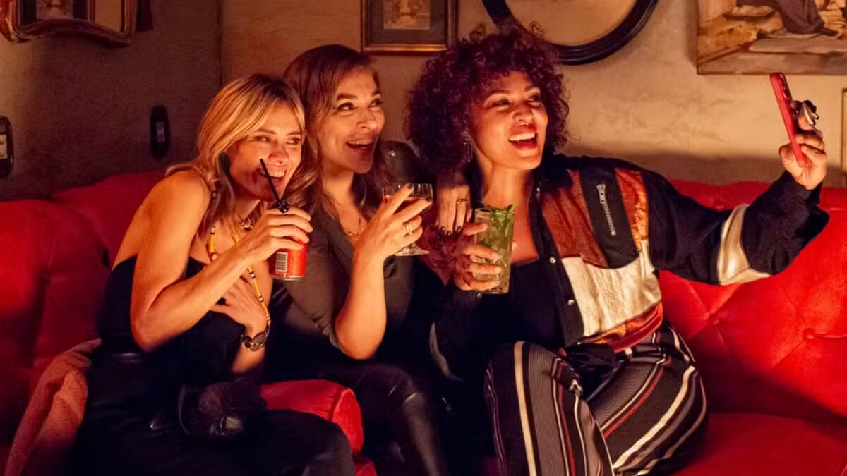 Entre o peso e a leveza: novo filme de Carolina Dieckmmann fala sobre resiliência e amizade