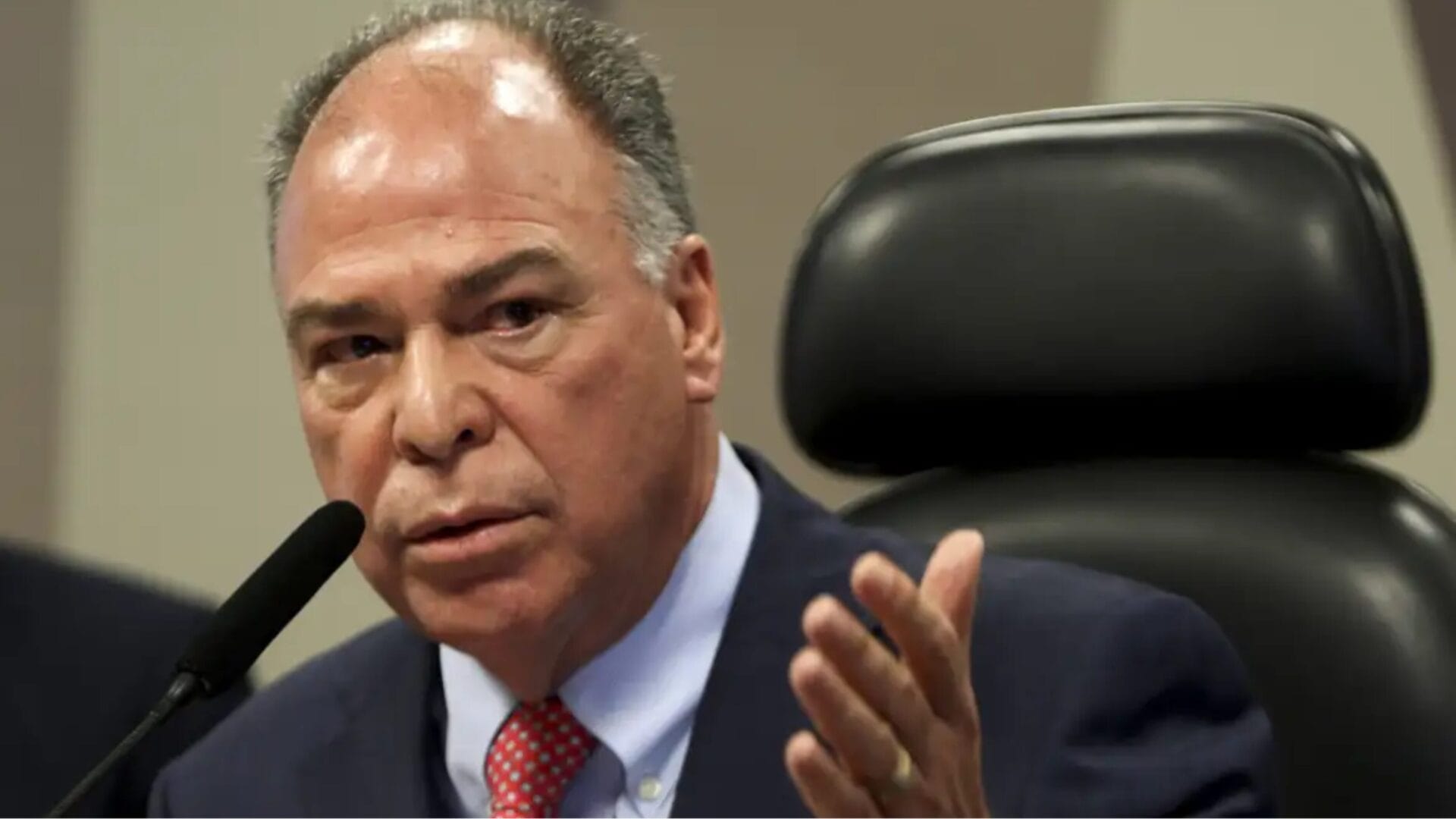 Ex-senador Fernando Bezerra e os filhos são alvos da PF em ação contra desvio de emendas