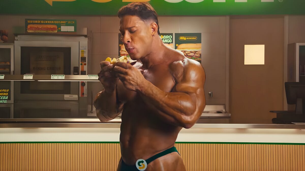Famosa rede de lanchonetes coloca Mr. Olympia para lançar sanduíches com 40g de proteína