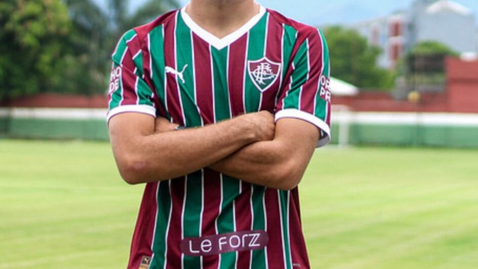 Reforços assinaram o primeiro contrato com o clube (Foto: Leonardo Brasil, FFC)