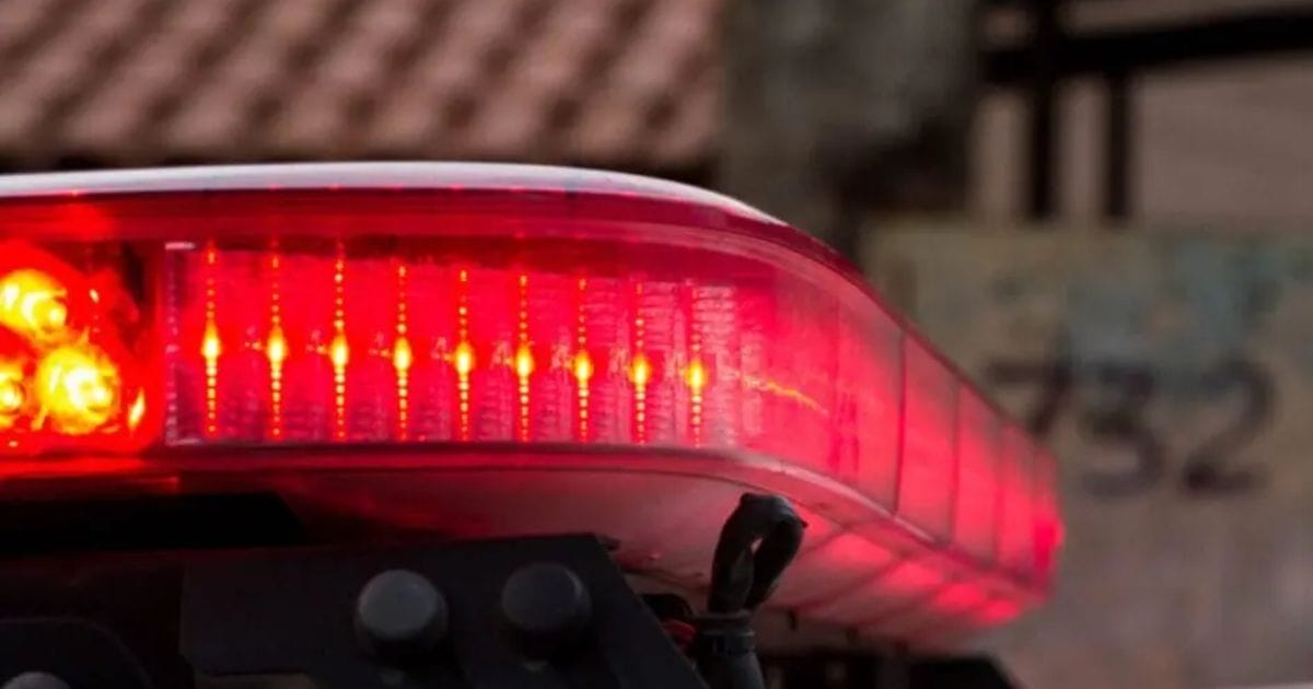 Carro abordado por trafegar em alta velocidade no bairro Primeira Linha (Foto: Reprodu&ccedil;&atilde;o)