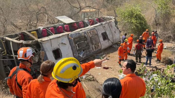 Ônibus com romeiros que capotou e deixou 15 mortos no interior de AL