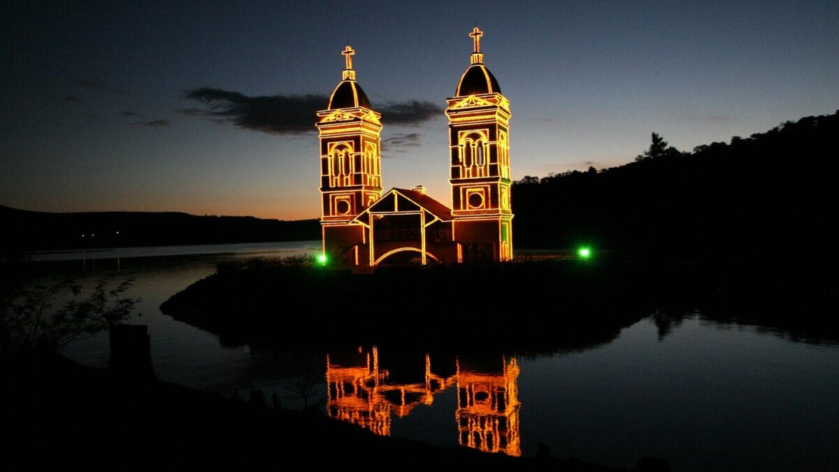 Cidade foi alagada por mais de 49 mil metros cúbicos de água