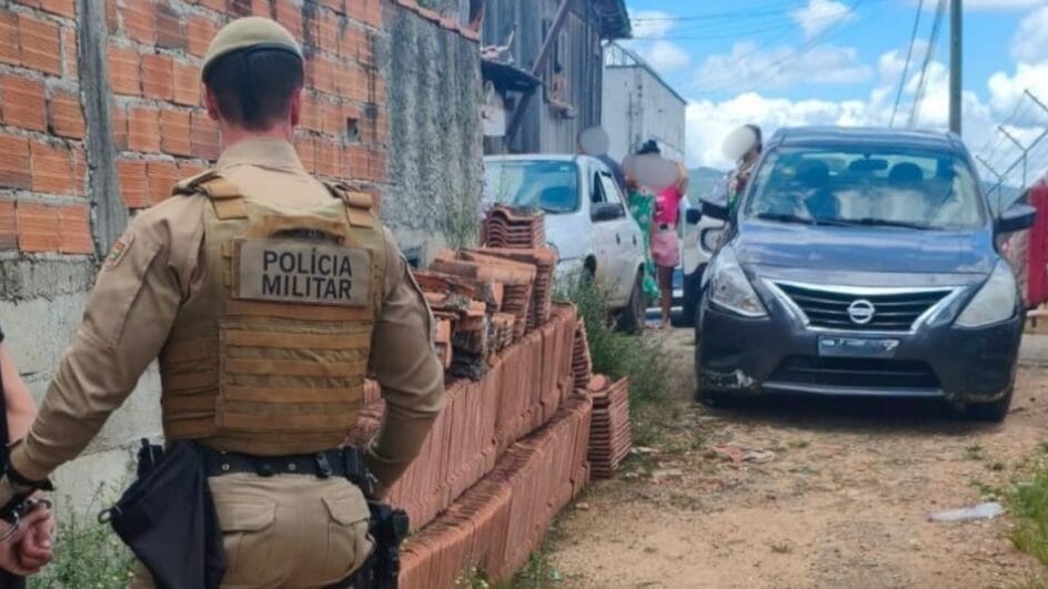 Jovem tem carro levado após aceitar ajuda para desatolar veículo