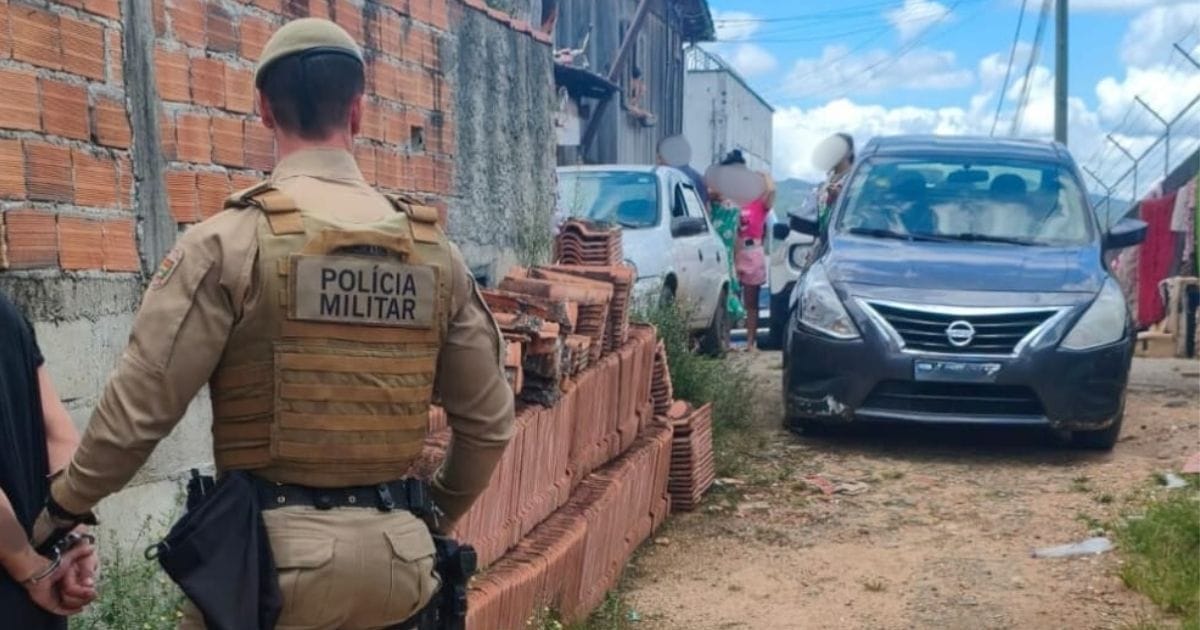 Jovem tem carro levado após aceitar ajuda para desatolar veículo