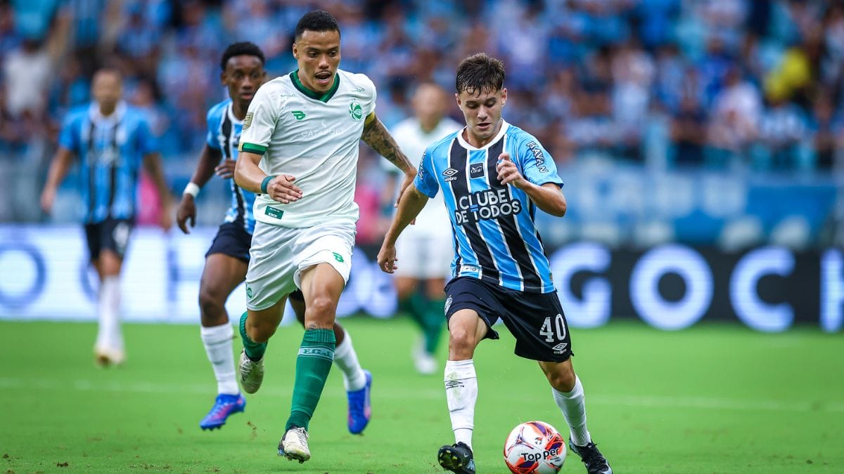 Times se enfrentam pelo Campeonato Gaúcho (Foto: Lucas Uebel)