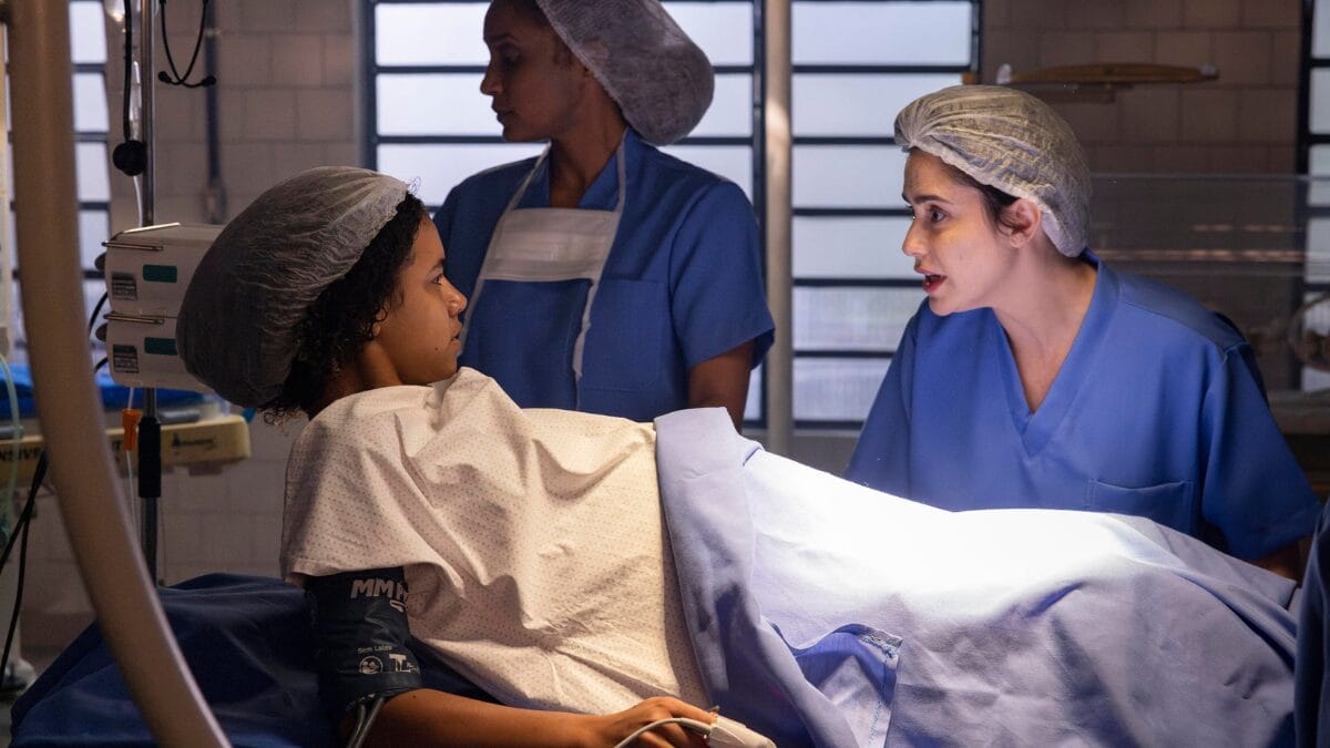 Samira leva a menina para uma cl&iacute;nica clandestina em Tr&ecirc;s Gra&ccedil;as