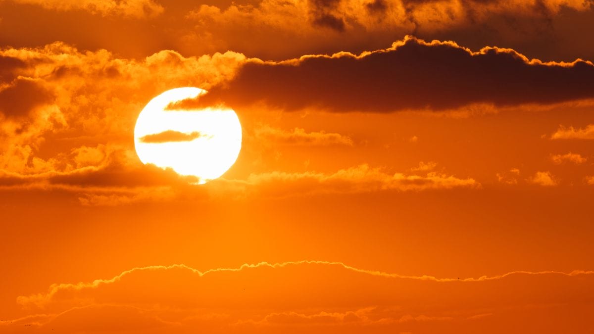 Ondas de plasma e energia emitidas pelo Sol podem afetar tecnologias na Terra (Foto: banco de imagens)