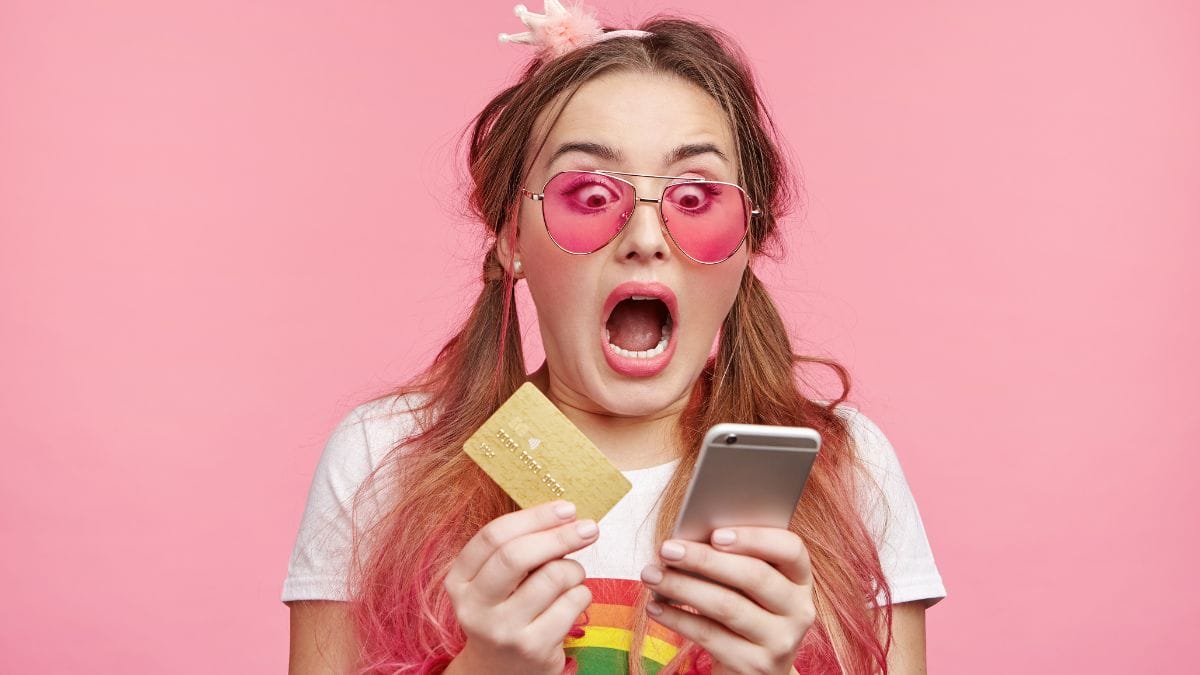 Cartões e celulares podem ser alvos fáceis para golpes no Carnaval (Foto: banco de imagens)