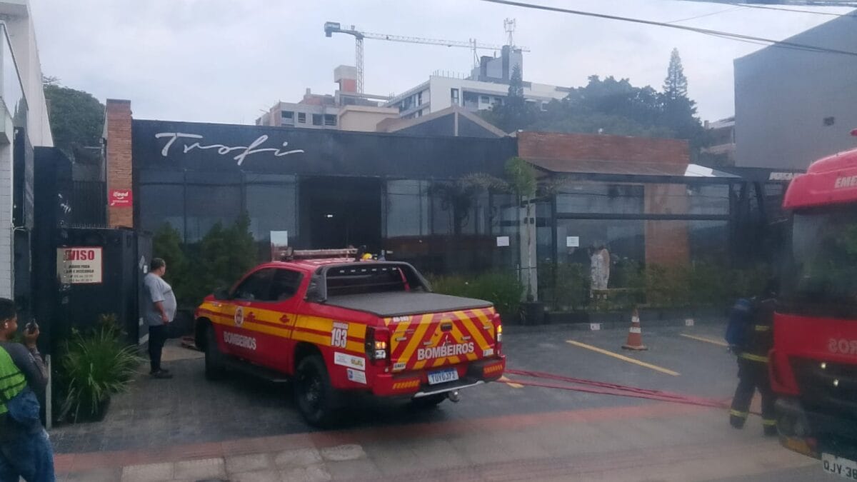 Principio de incendio no restaurante Trofi