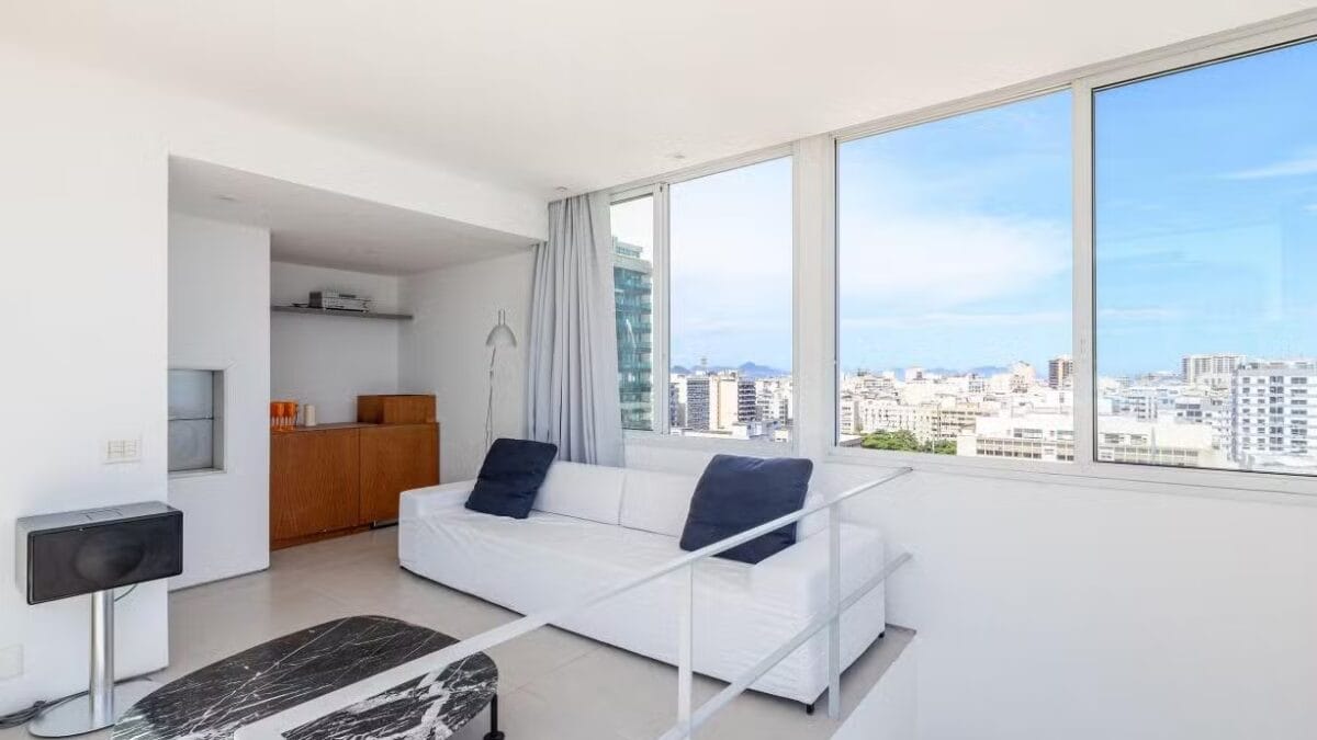 Shawn Mendes curte triplex de Bruna Marquezine no Rio