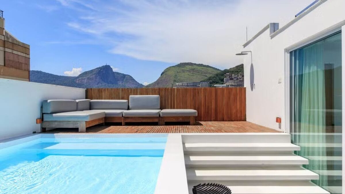 Shawn Mendes curte triplex de Bruna Marquezine no Rio