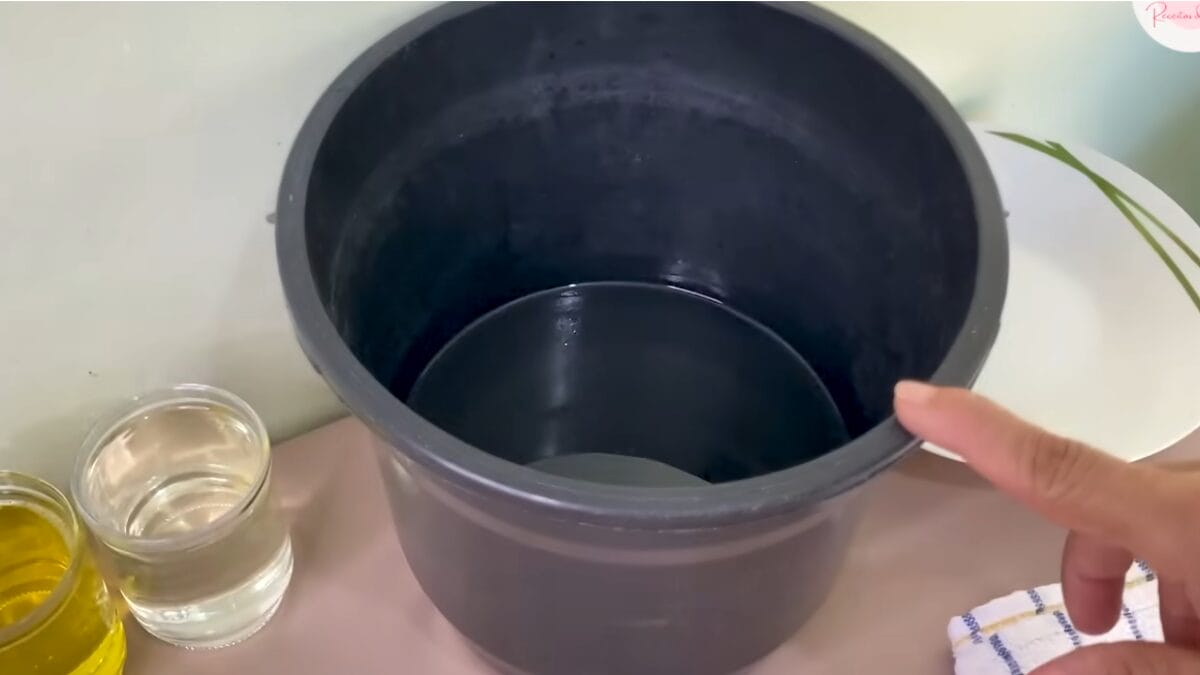 Três litros de óleo usando viram até 18 barras de sabão com essa receita