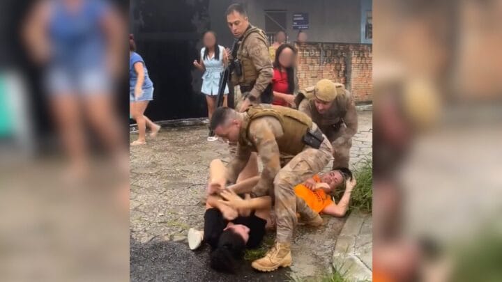 PM dá tapa no rosto de mulher durante ação truculenta no bairro Monte Cristo, em Florianópolis